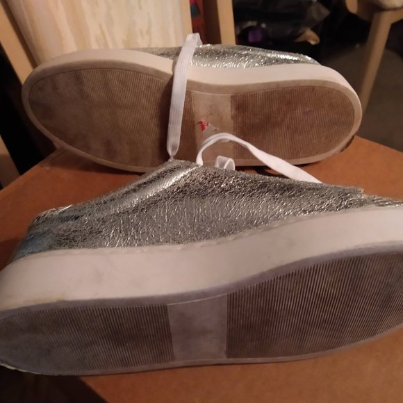 Design lab silver metallic sneakers -  Size 7.5 - Picture 4 of 5